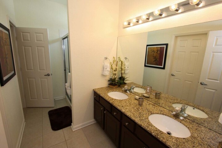 Room 15 of 32