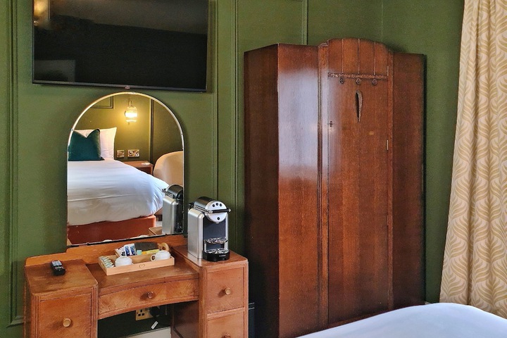 Room 16 of 46