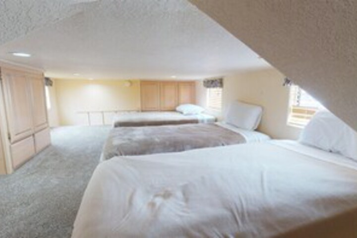 Room 32 of 39