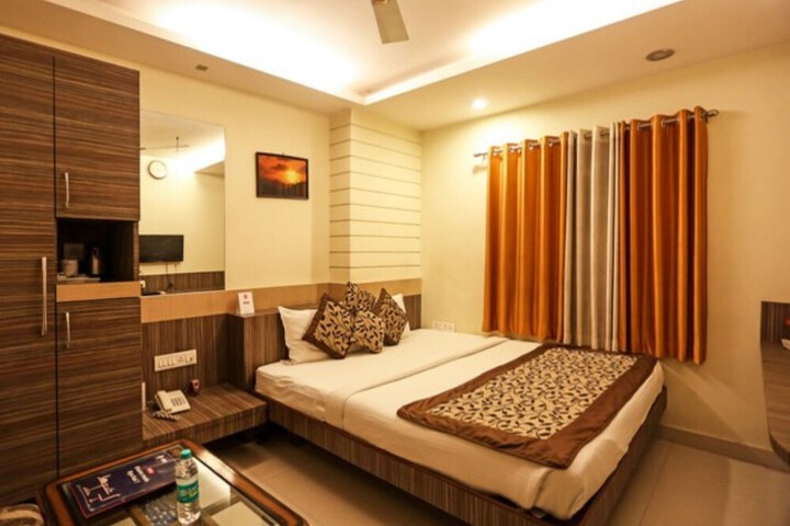 Room 2 of 16