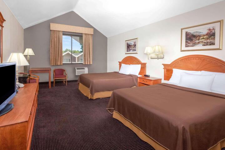 2 Double Beds (4 of 5)
