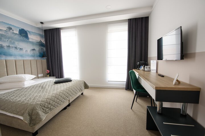 Room 6 of 28