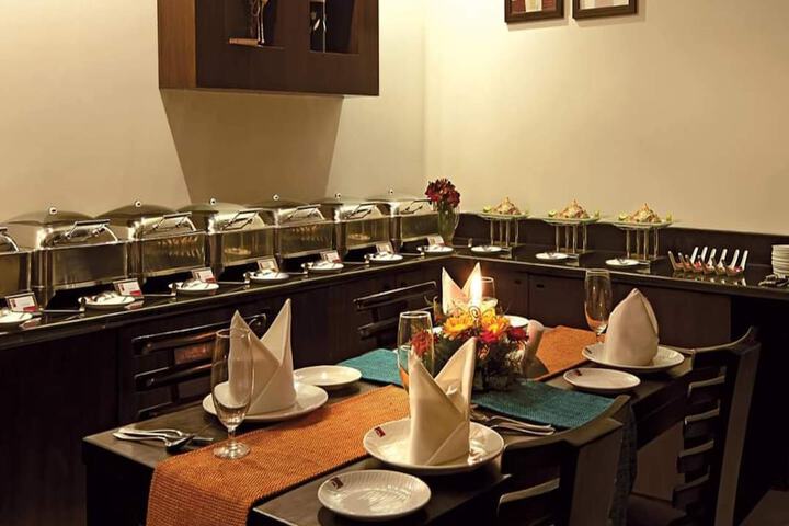 Dining 16 of 28
