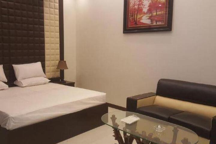 Gulberg Continental Hotel