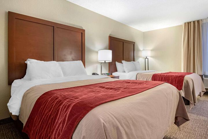 2 Queen Beds (10 of 10)