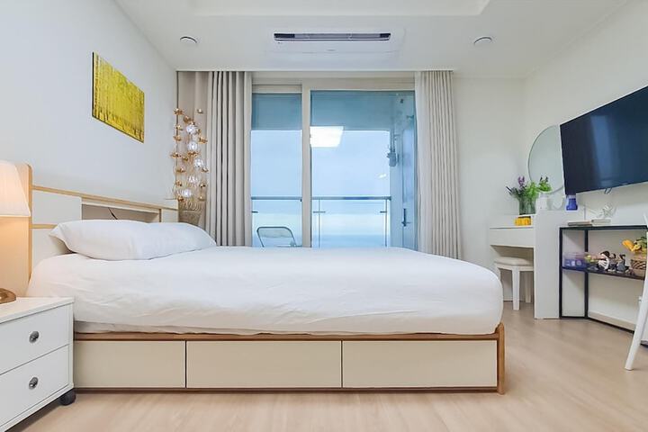 Room 102 of 640