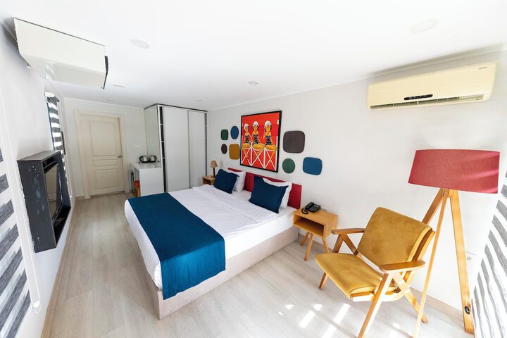 Room 8 of 50