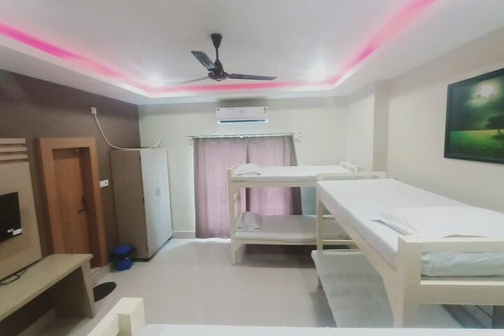 Room 5 of 7