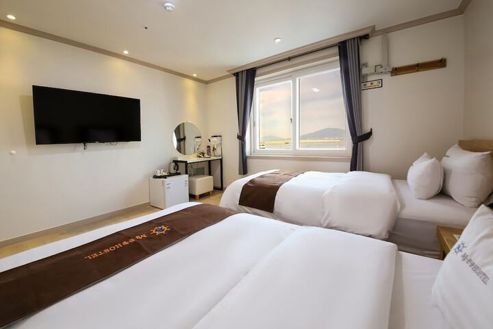 Room 15 of 37