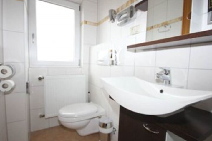 Room 16 of 25