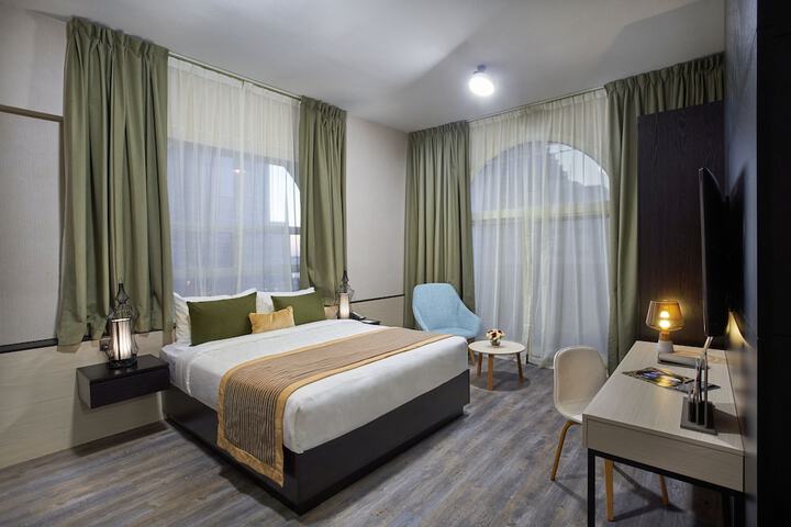 Room 5 of 43