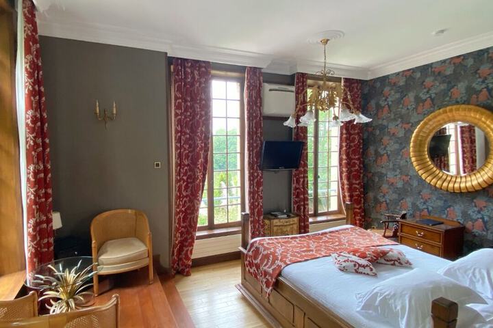 Room 40 of 98