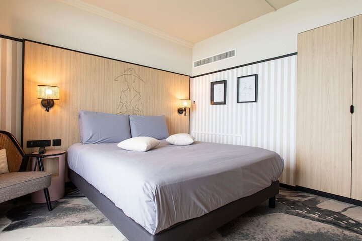 Room 44 of 124