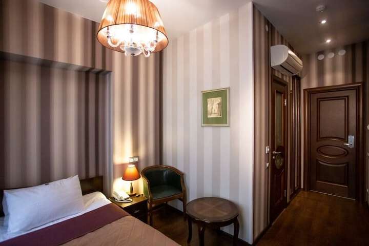 Room 10 of 52
