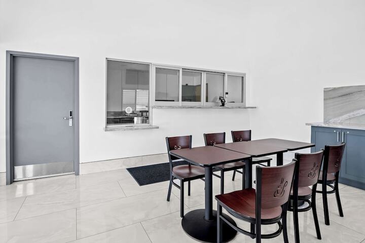 Breakfast area