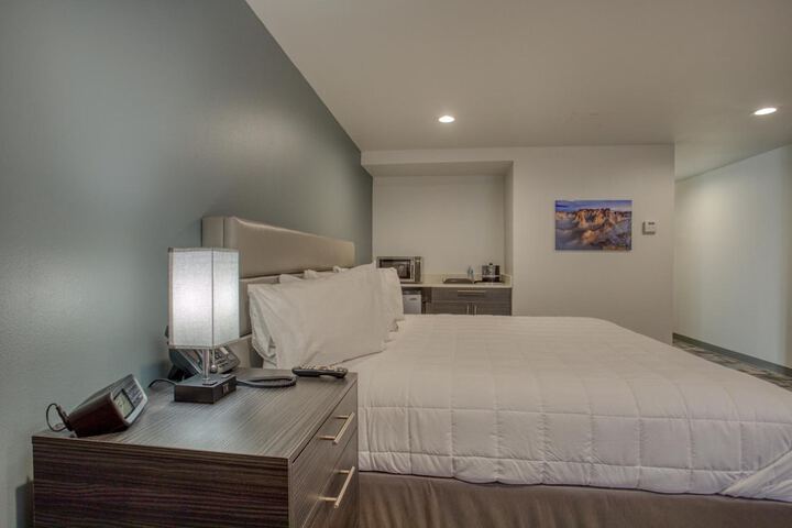 Room 10 of 38