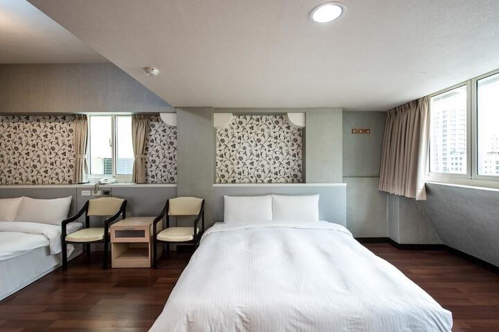 Room 14 of 28