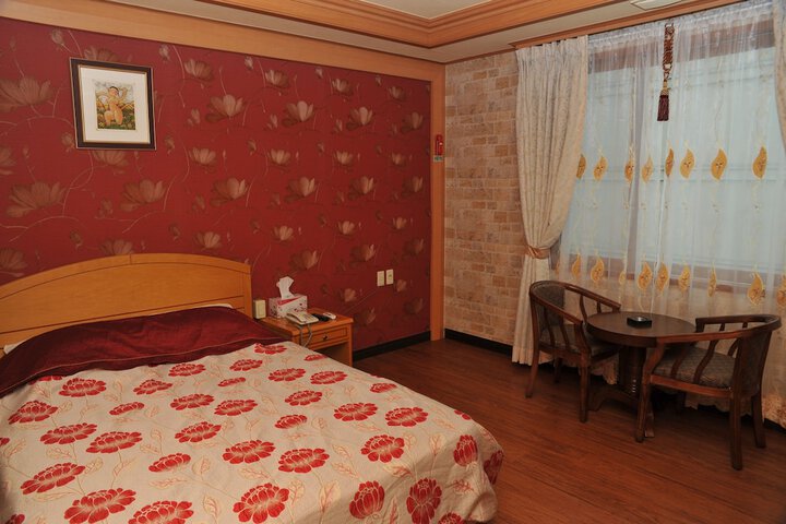 Room 12 of 36