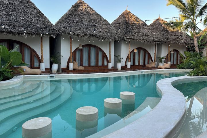 Pool 44 of 70