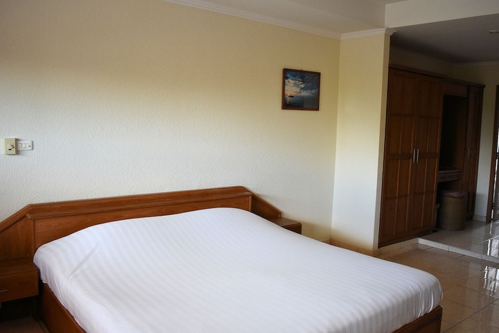 Room 4 of 38