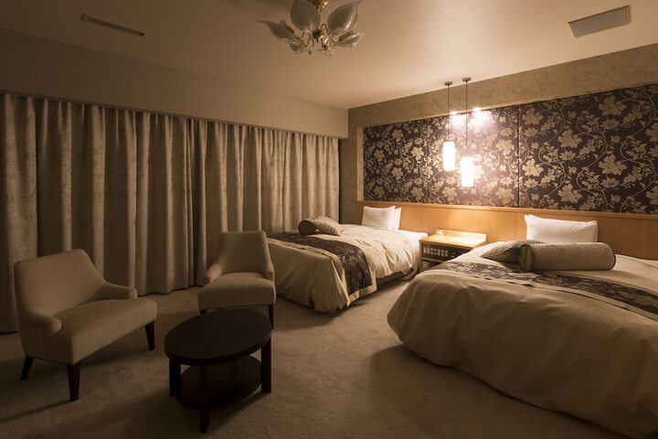 Room 10 of 43