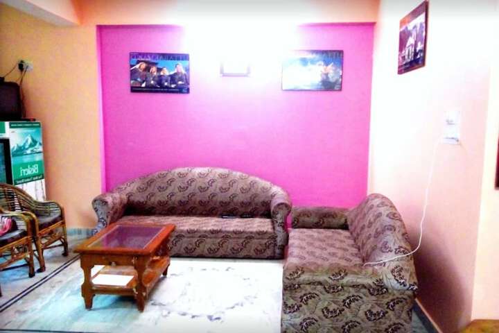 Room 6 of 10