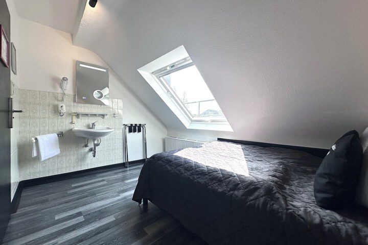 Room 10 of 81
