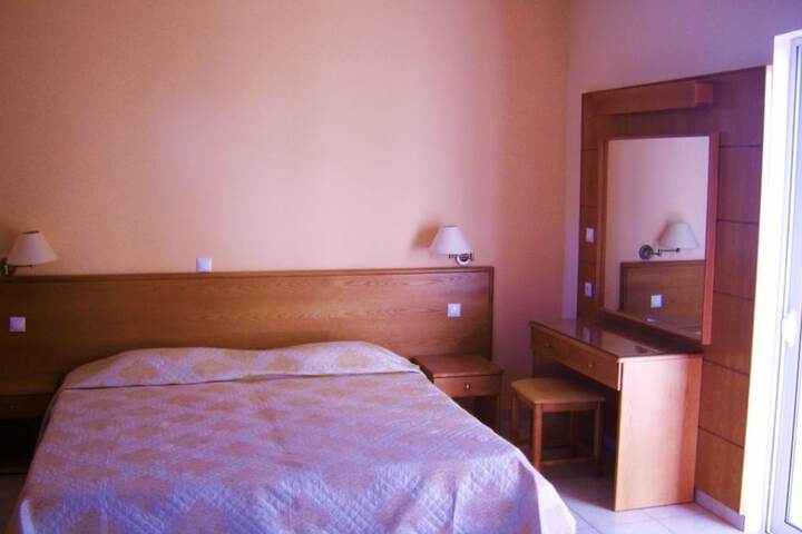 Room 3 of 44