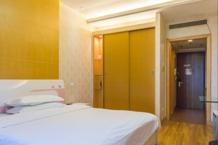 Room 13 of 94