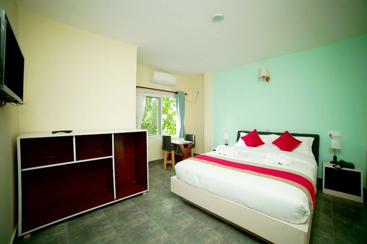 Room 10 of 12
