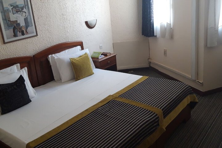 Room 7 of 32