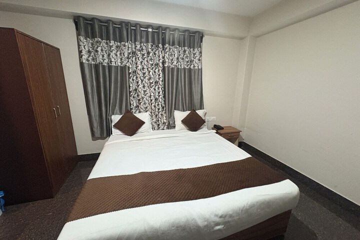 Room 15 of 48