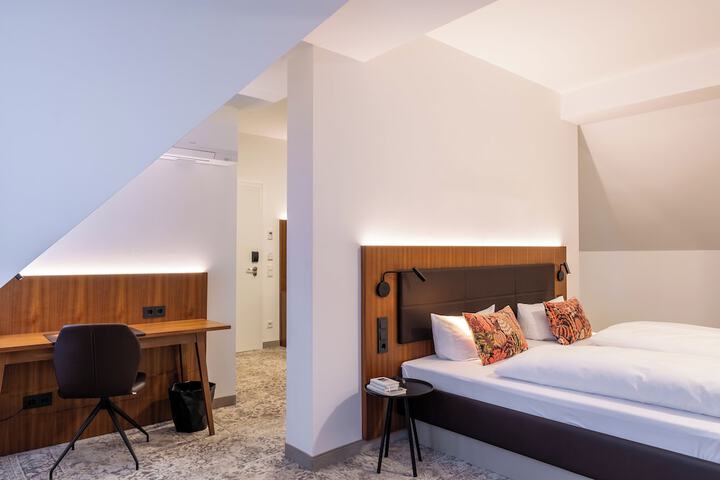 Room 30 of 135