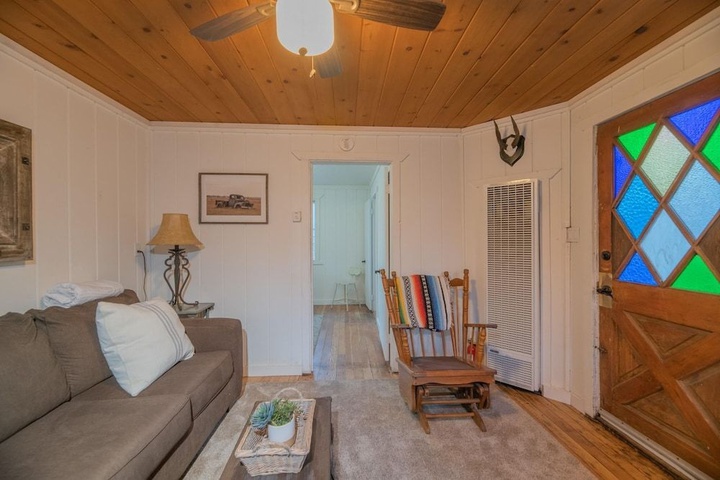 Room 4 of 11