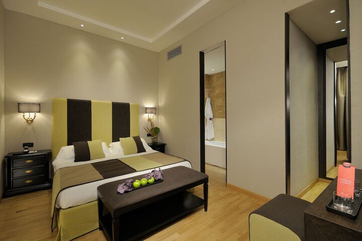 Room 11 of 82
