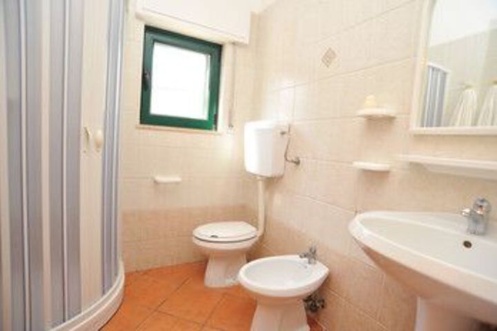 Room 6 of 30