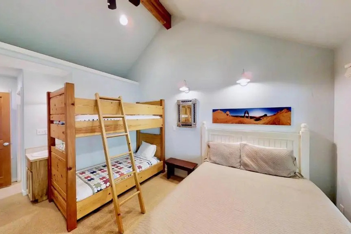 Room 3 of 16