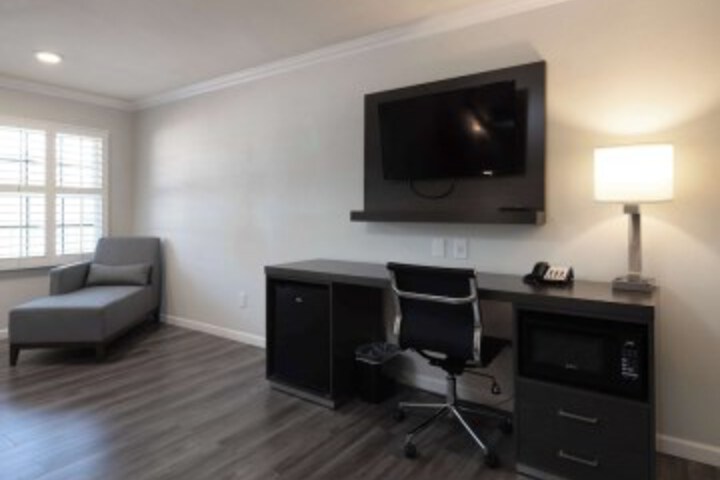 Room 18 of 48