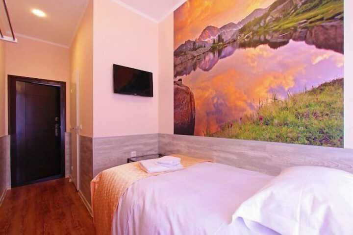 Room 10 of 25