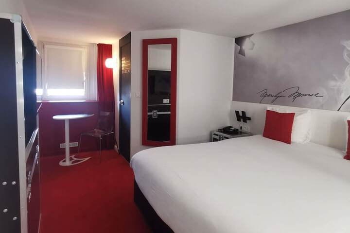 Room 13 of 42
