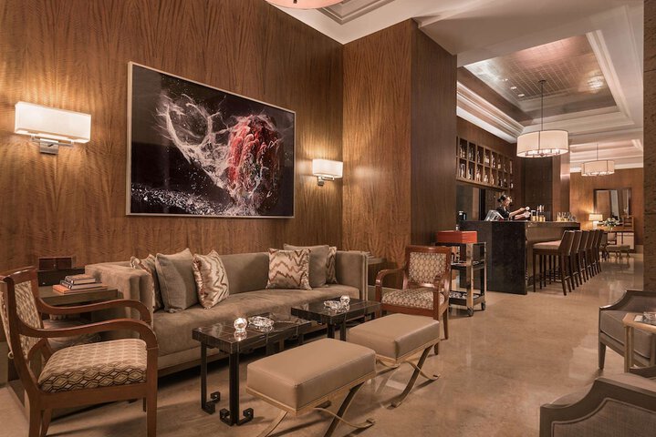 Lounge 52 of 87