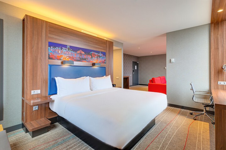 Room 14 of 74