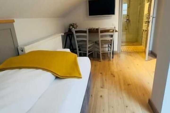 Room 6 of 21