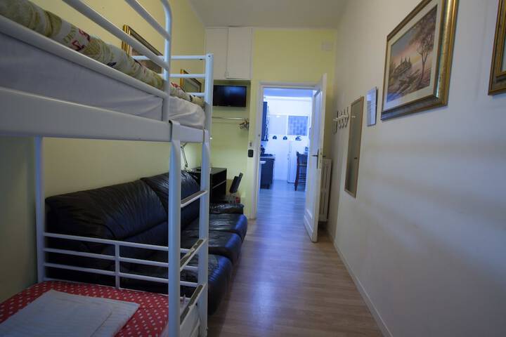 Room 32 of 68