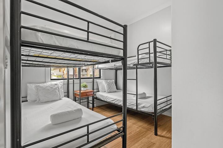 Room 3 of 96