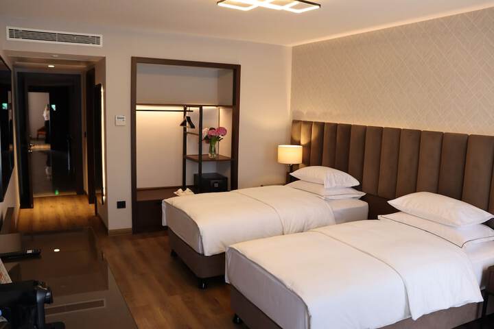 Room 2 of 31