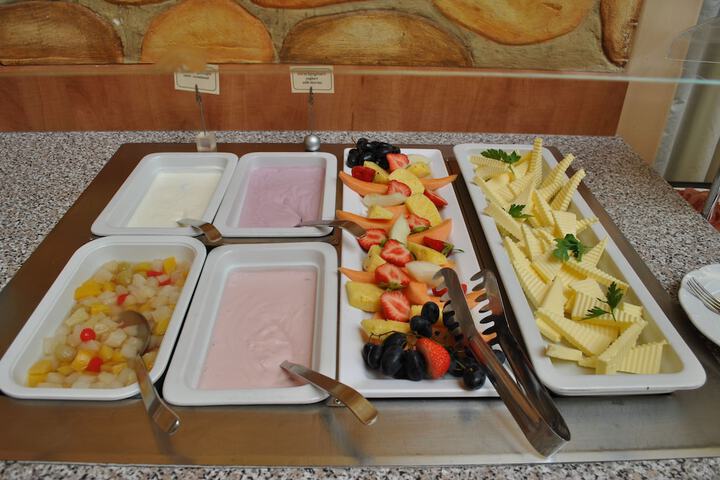 Dining 49 of 63