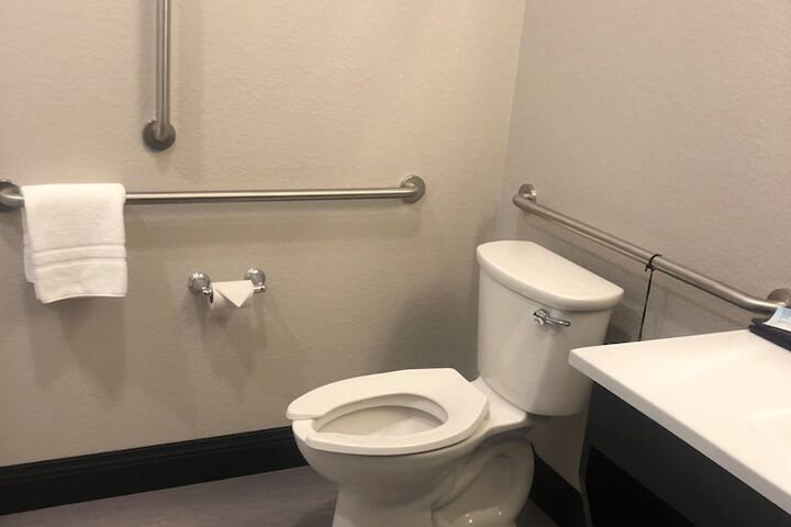 Room 42 of 59