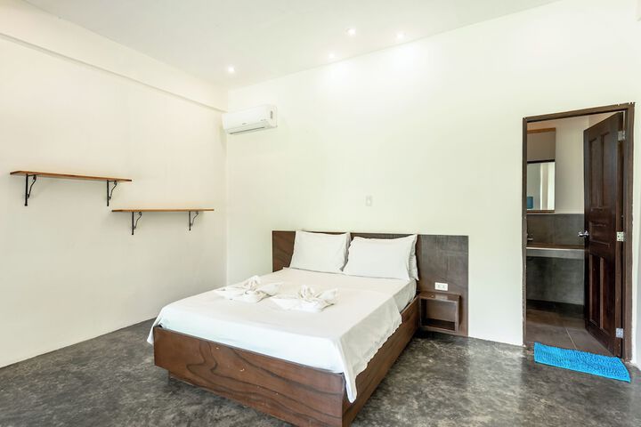 Room 14 of 102