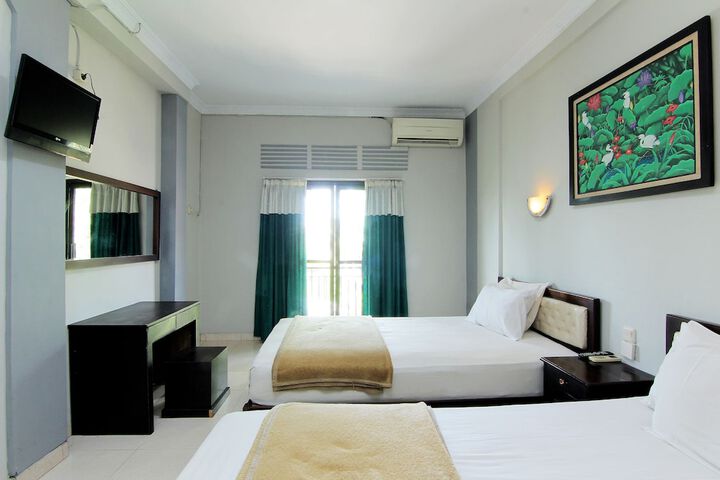 Room 13 of 33